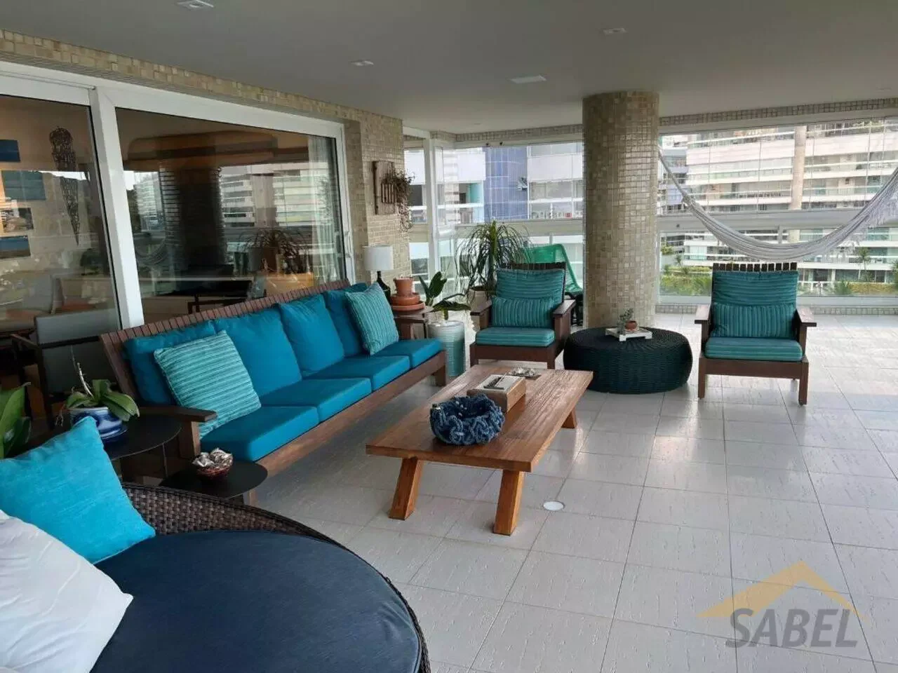  Apartamento pé na areia de 375 m² com 6 suítes e 4 vagas