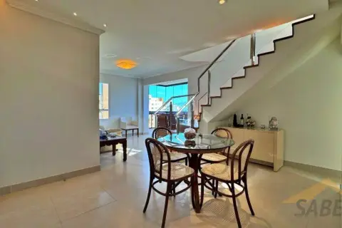 Cobertura de 181 m² com 4 dorms e 2 vagas