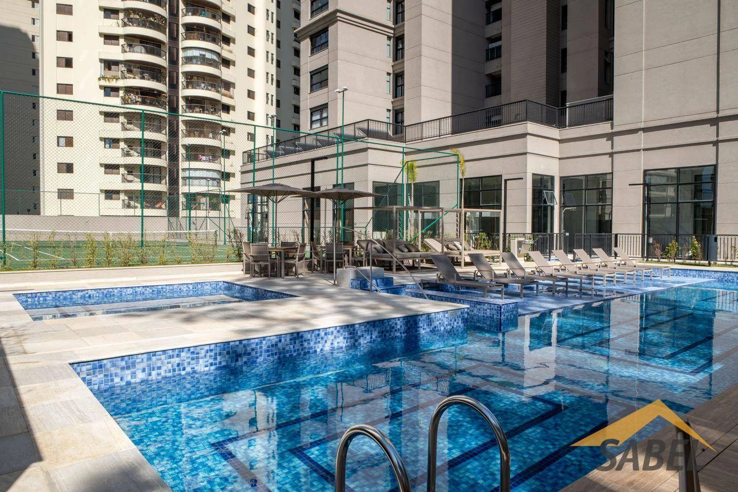 Apartamento com 360 m² e 4 suítes em Alphaville Industrial, Barueri