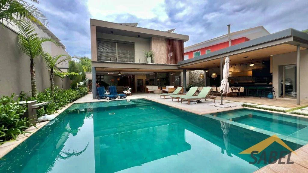 Casa com 420 m² e 5 suítes na Riviera de São Lourenço