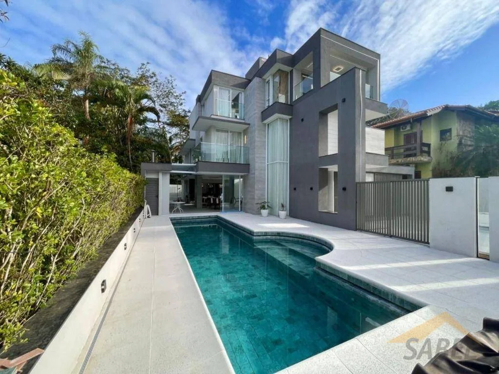 Casa com 317 m² e 5 suítes no Módulo 21 na Riviera de São Lourenço