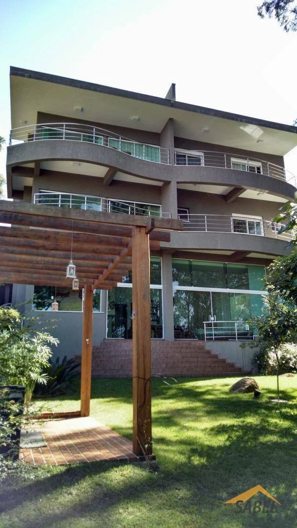 Casa com 810 m² e 3 suítes em Jardim Ibiratiba, São Paulo