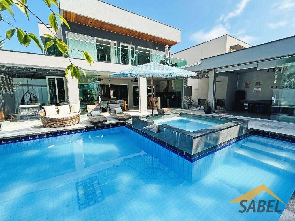 Casa com 457 m² e 5 suítes na Riviera de São Lourenço