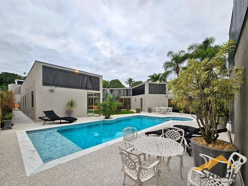 Casa com 327 m² e 6 suítes na Riviera de São Lourenço