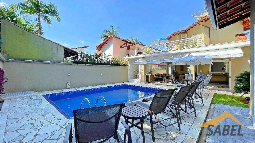 Casa com 245 m² e 4 suítes na Riviera de São Lourenço