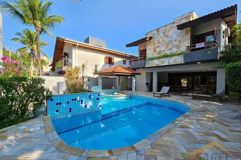 Casa à Venda com 336 m² e 4 suítes na Riviera de São Lourenço