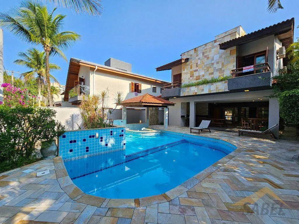 Casa com 336 m² e 4 suítes na Riviera de São Lourenço