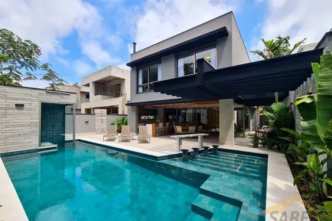 Casa à Venda com 348 m² e 5 suítes na Riviera de São Lourenço