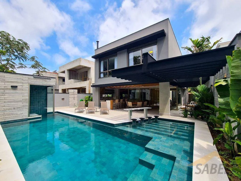 Casa com 348 m² e 5 suítes na Riviera de São Lourenço