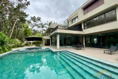 Casa à Venda com 1050 m² e 6 suítes no Módulo 24 na Riviera de São Lourenço