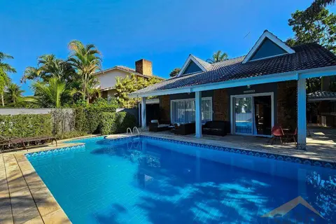 Casa à Venda com 300 m² e 4 suítes na Riviera de São Lourenço