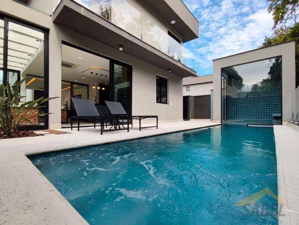 Casa com 335 m² e 5 suítes na Riviera de São Lourenço