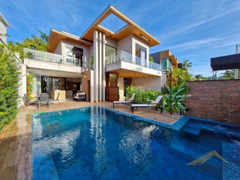 Casa com 368 m² e 5 suítes no Módulo 21 na Riviera de São Lourenço