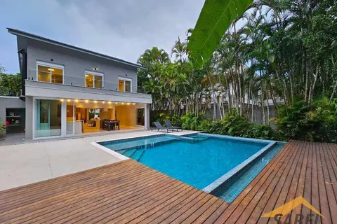Casa à Venda com 440 m² e 4 suítes na Riviera de São Lourenço