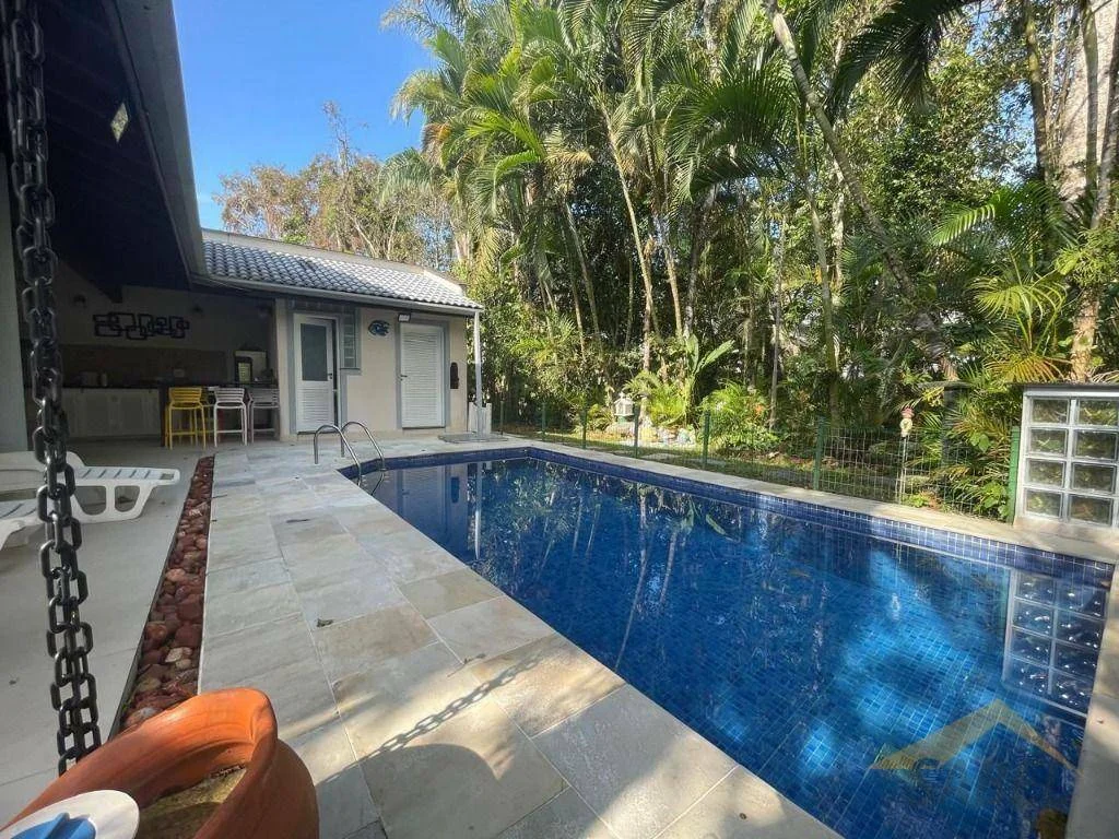 Casa com 264 m² e 5 suítes no Módulo 30 na Riviera de São Lourenço