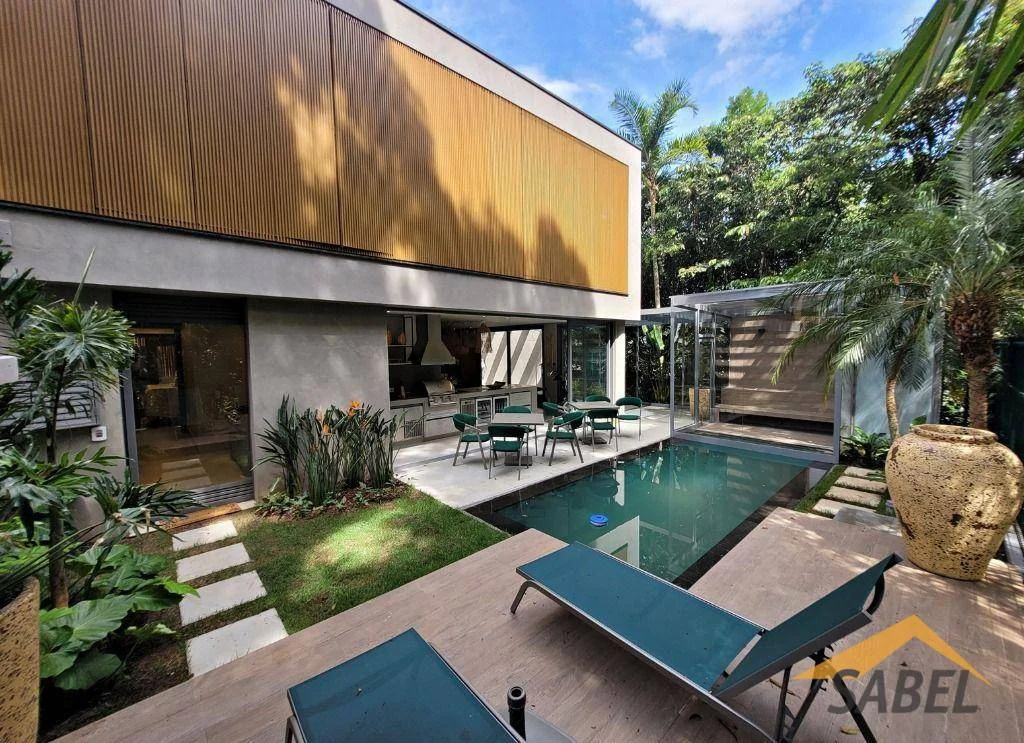 Casa com 405 m² e 4 suítes na Riviera de São Lourenço