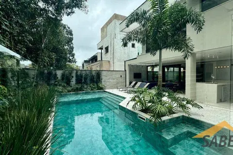 Casa à Venda com 370 m² e 5 suítes na Riviera de São Lourenço