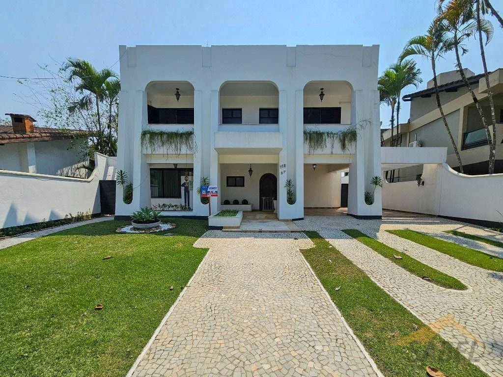 Casa com 470 m² e 4 suítes no Módulo 5 na Riviera de São Lourenço