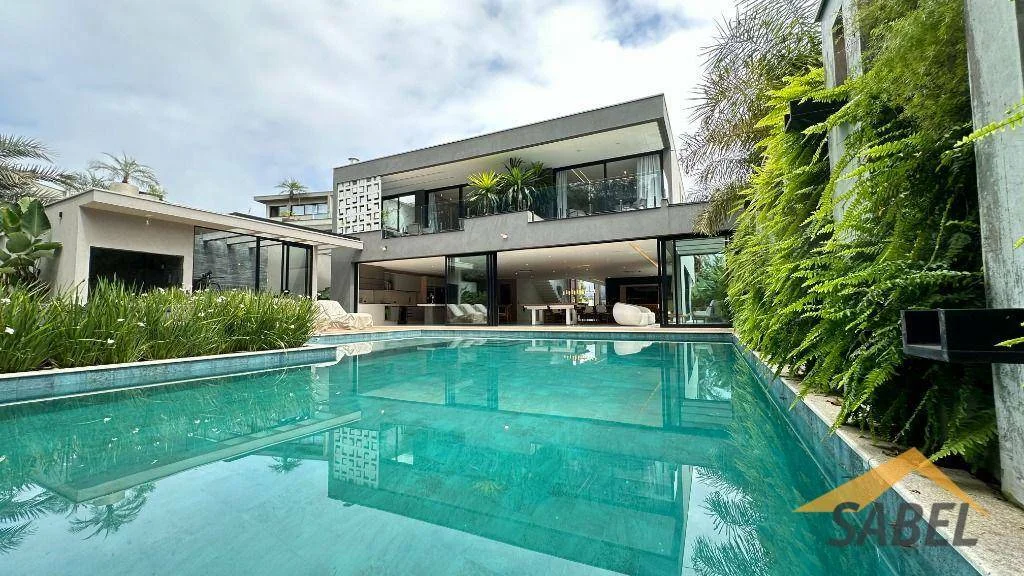 Casa com 751 m² e 6 suítes na Riviera de São Lourenço