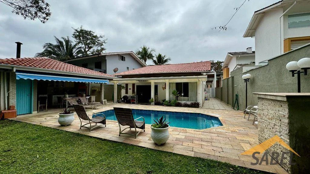 Casa com 209 m² e 4 suítes no Módulo 28 na Riviera de São Lourenço