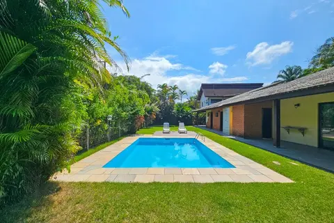 Casa à Venda com 489 m² e 4 suítes na Riviera de São Lourenço