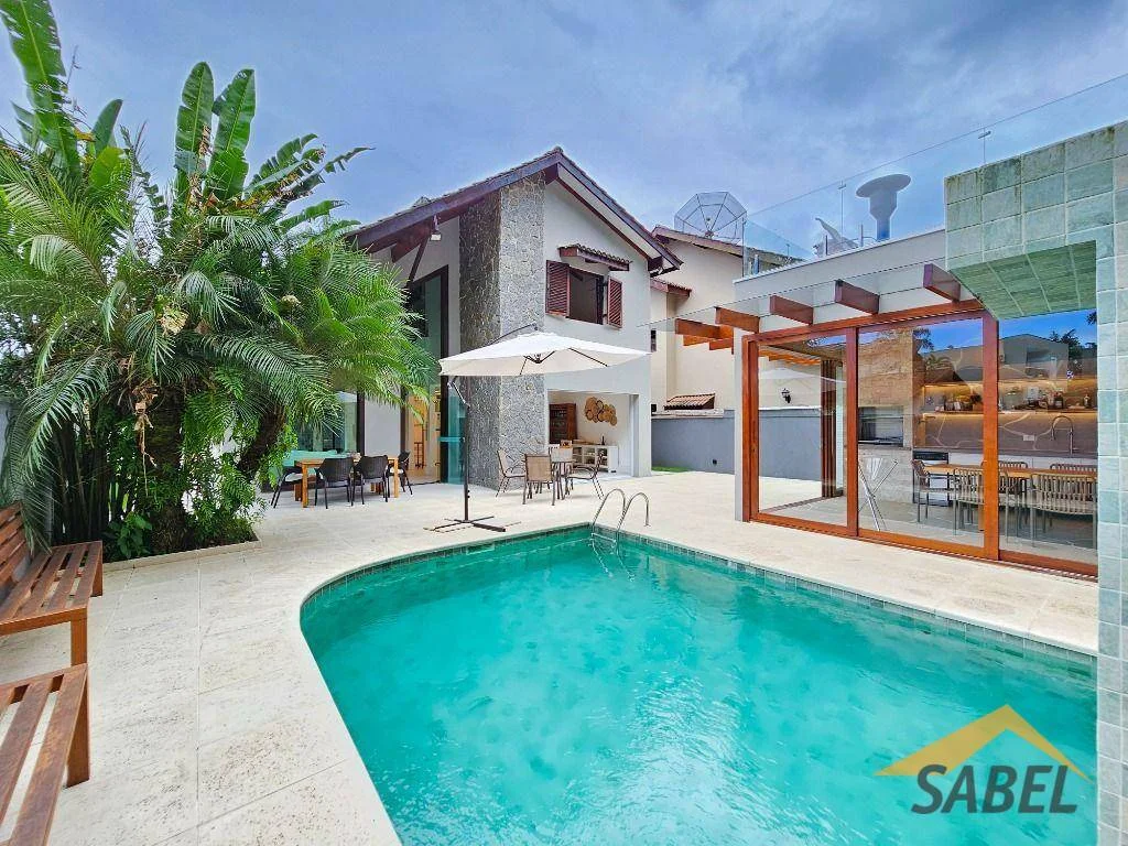 Casa com 320 m² e 4 suítes no Módulo 30 na Riviera de São Lourenço