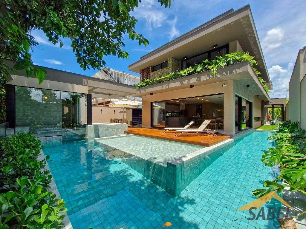 Casa com 475 m² e 5 suítes na Riviera de São Lourenço