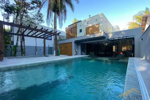 Casa à Venda com 460 m² e 5 suítes na Riviera de São Lourenço