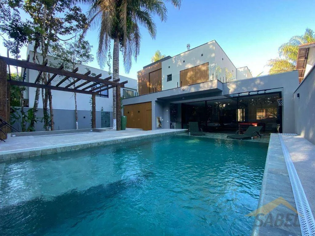 Casa com 460 m² e 5 suítes na Riviera de São Lourenço