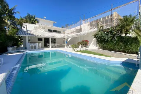 Casa à Venda com 180 m² e 3 suítes no Módulo 20 na Riviera de São Lourenço