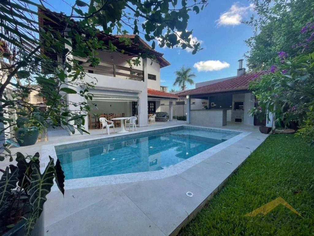 Casa com 293 m² e 4 suítes no Módulo 30 na Riviera de São Lourenço