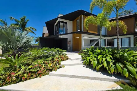 Casa à Venda com 353 m² e 5 suítes na Riviera de São Lourenço