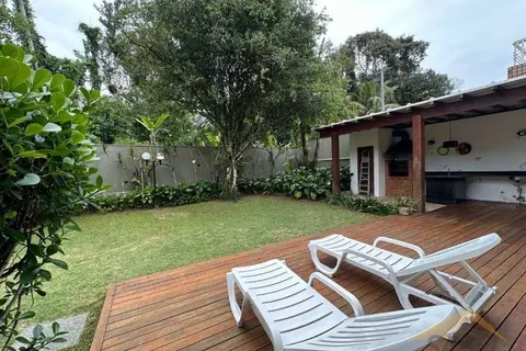 Casa com 240 m² e 3 suítes na Riviera de São Lourenço