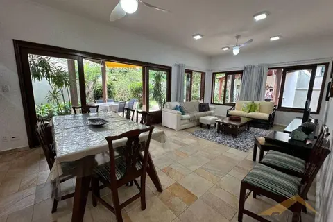 Casa à Venda com 240 m² e 3 suítes no Módulo 3 na Riviera de São Lourenço