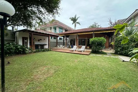 Casa à Venda com 240 m² e 3 suítes no Módulo 3 na Riviera de São Lourenço
