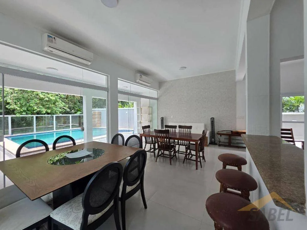 Casa com 240 m² e 4 suítes na Riviera de São Lourenço