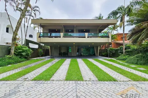 Casa com 489 m² e 5 suítes no Módulo 5 na Riviera de São Lourenço