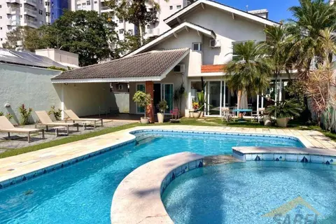 Casa com 329 m² e 4 suítes no Módulo 3 na Riviera de São Lourenço