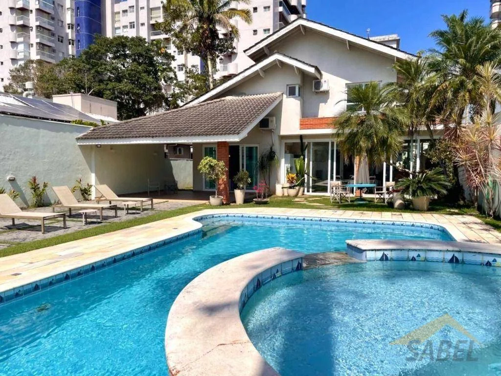 Casa com 329 m² e 4 suítes no Módulo 3 na Riviera de São Lourenço