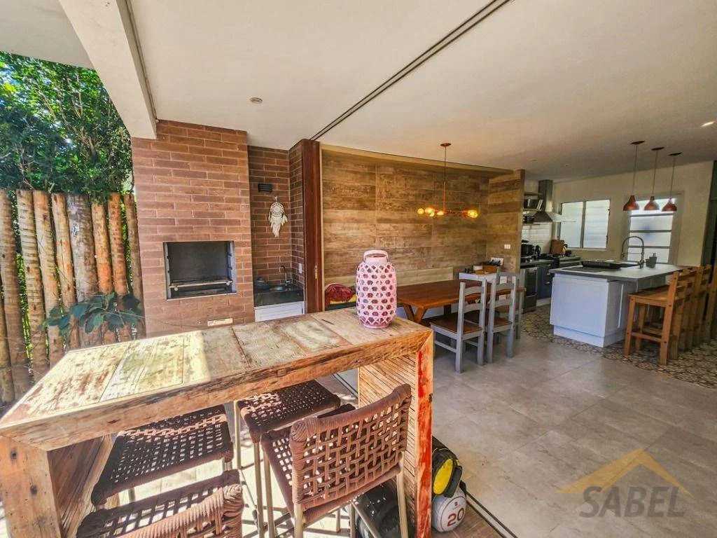 Village com 232 m² e 2 suítes no Módulo 24 na Riviera de São Lourenço