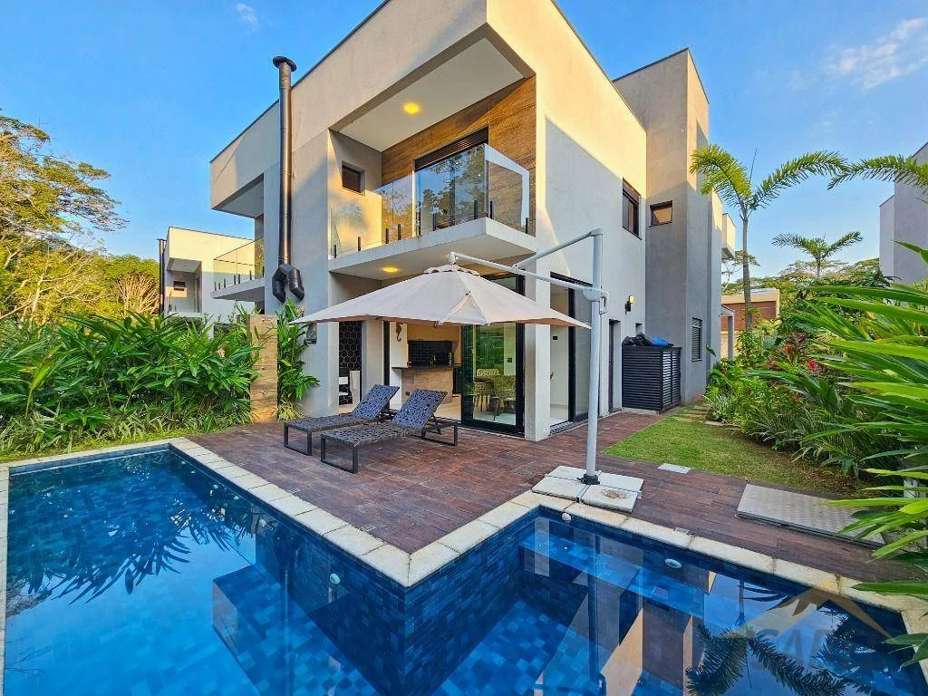 Village com 205 m² e 4 suítes no Módulo 24 na Riviera de São Lourenço